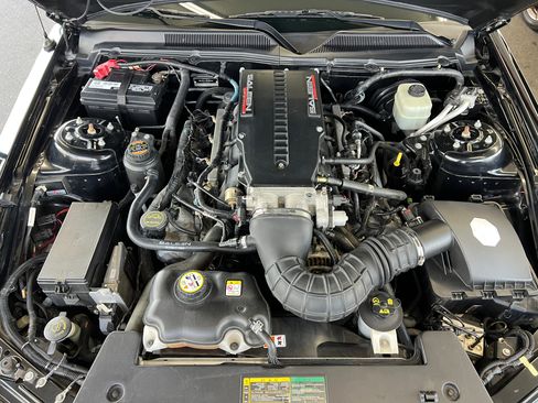 Used 2006 Ford Mustang GT Deluxe RWD image 9