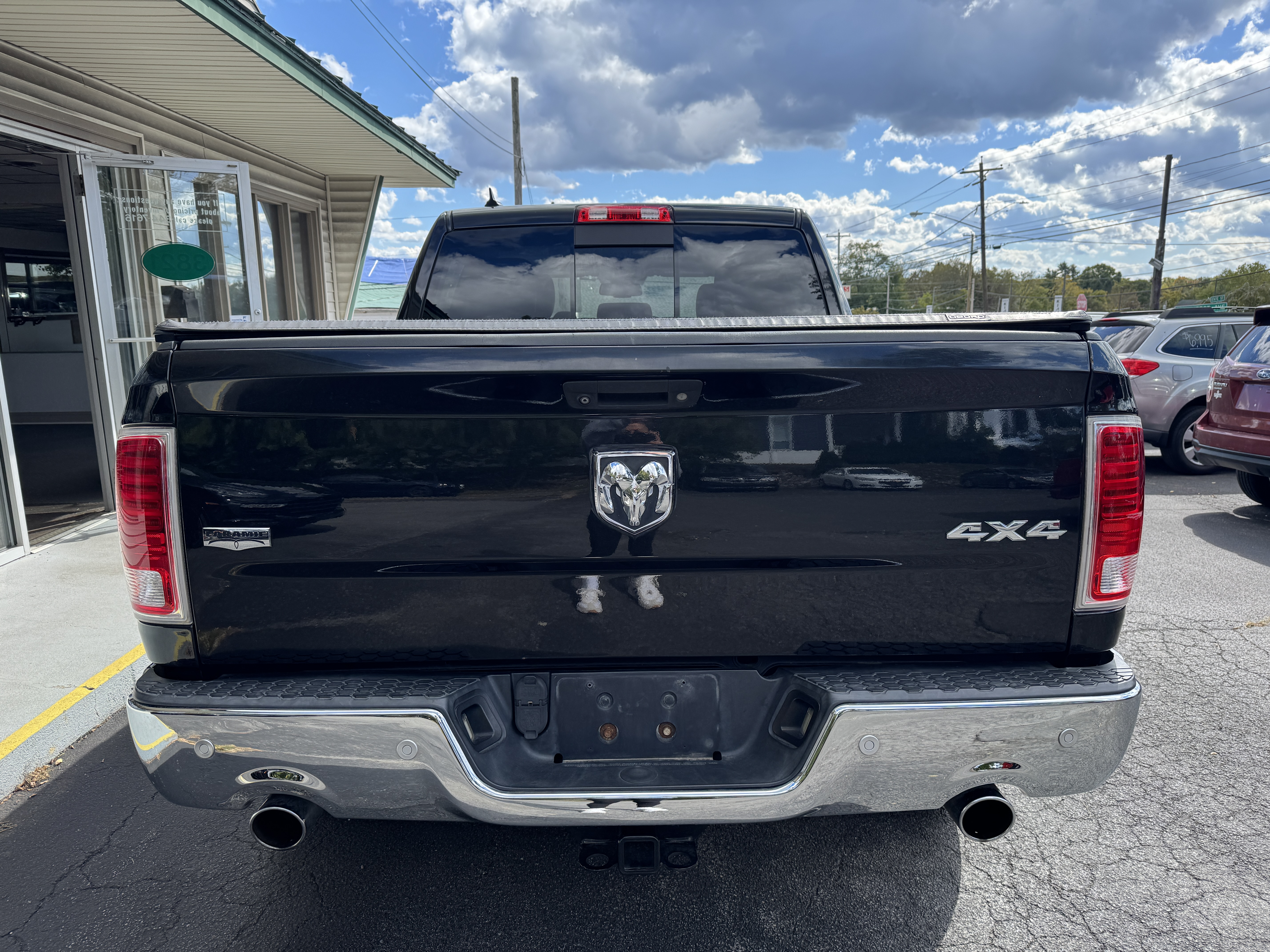 Used 2015 RAM 1500 4x4 Crew Cab Laramie image 5