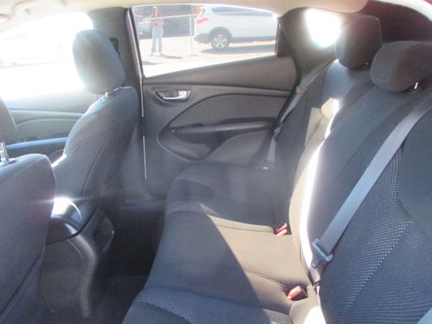 Used 2016 Dodge Dart SE image 7