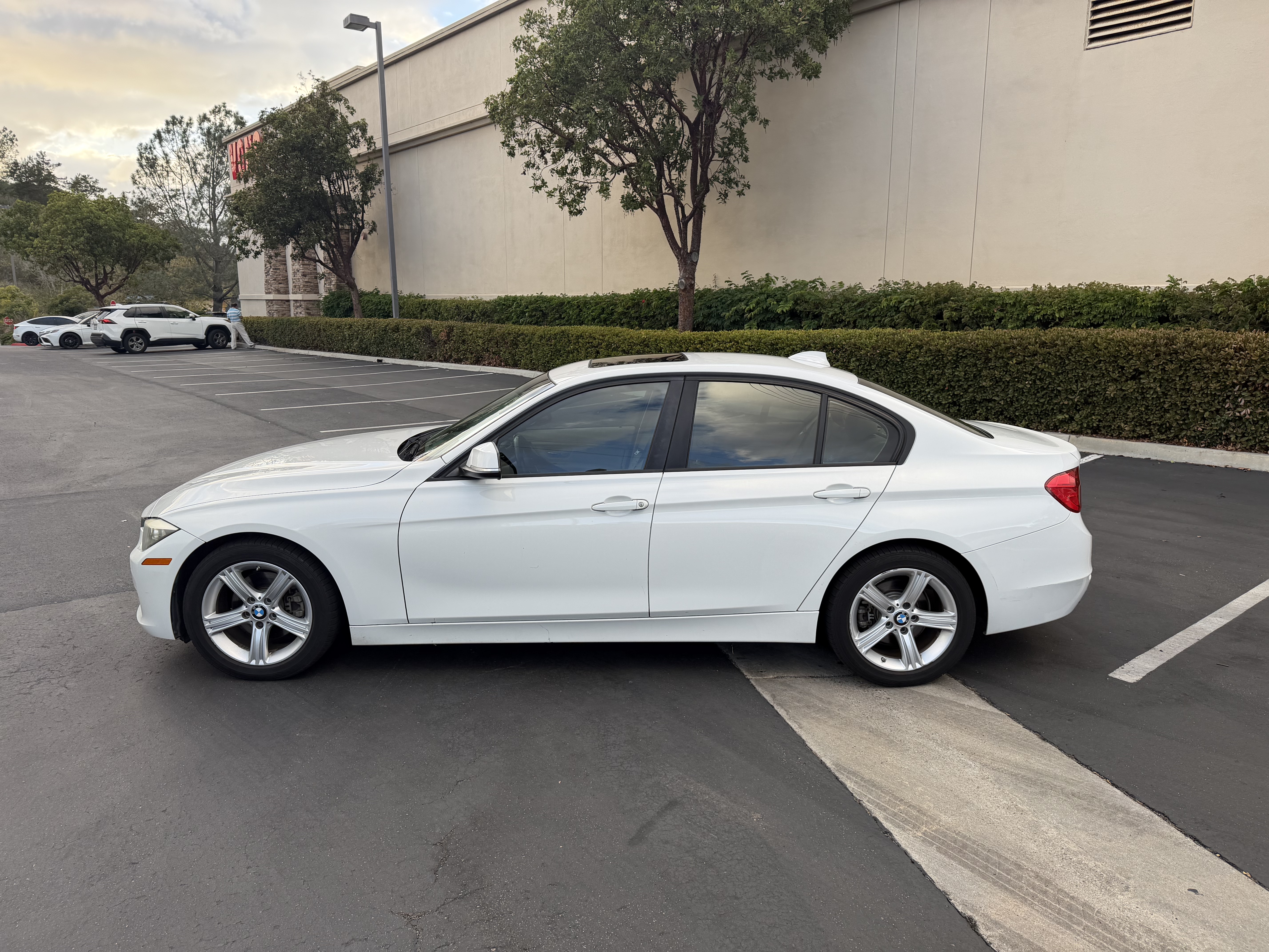 Used 2014 BMW 328d Sedan RWD image 4