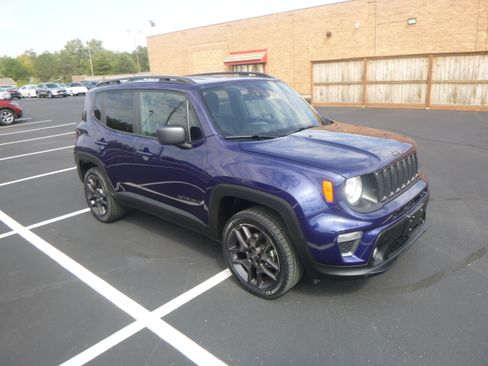 Used 2021 Jeep Renegade Latitude image 1