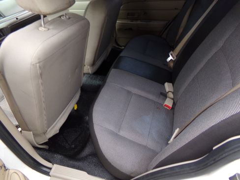 Used 2006 Ford Crown Victoria Police Interceptor RWD image 15