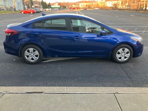Used 2017 Kia Forte LX image 2