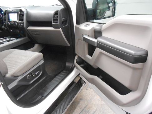 Used 2017 Ford F150 XLT Pickup 4D 5 1/2 ft AWD/4WD image 12