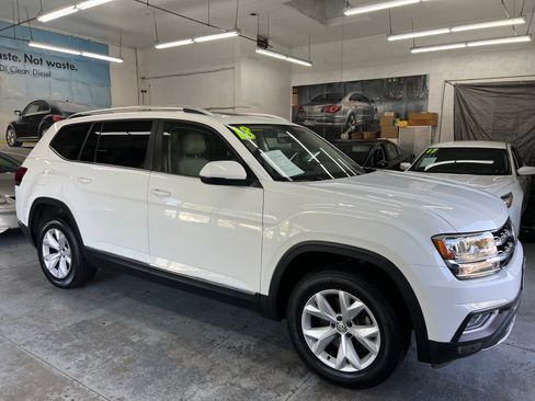 Used 2018 Volkswagen Atlas SEL image 3
