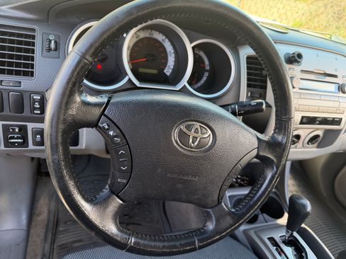 Used 2011 Toyota Tacoma PreRunner image 19