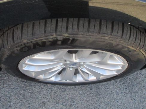 Used 2015 Ford Taurus Limited FWD image 18