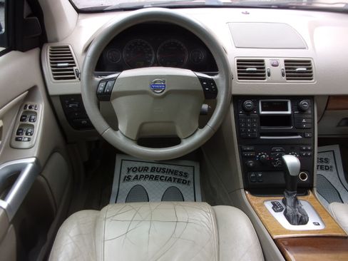 Used 2004 Volvo XC90 2.5T image 7
