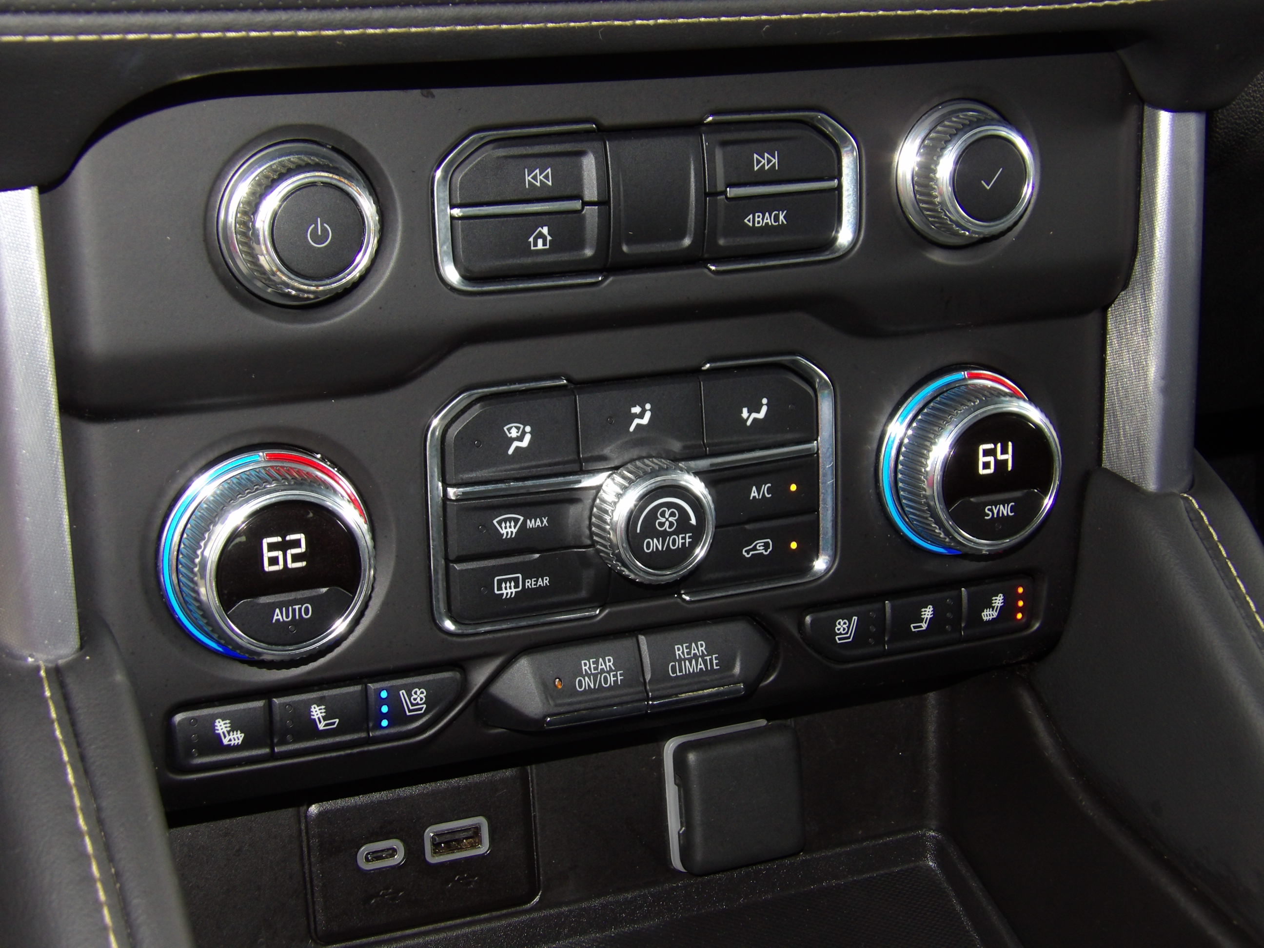 Used 2024 GMC Yukon XL 2WD SLT image 32
