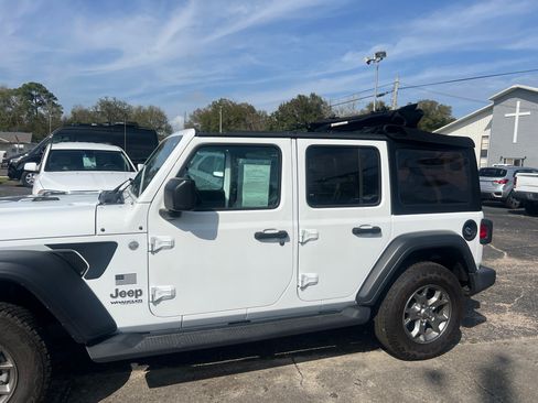 Used 2020 Jeep Wrangler Freedom Edition image 17