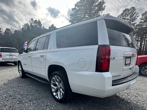 Used 2016 Chevrolet Suburban LT image 9