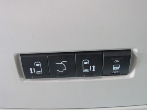Used 2012 Dodge Grand Caravan SXT FWD image 16