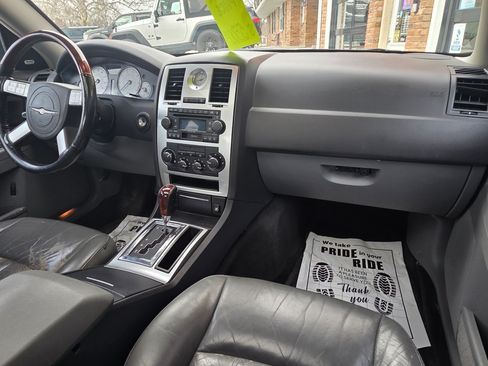 Used 2005 Chrysler 300 C image 10