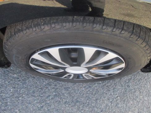 Used 2017 Kia Forte LX image 15