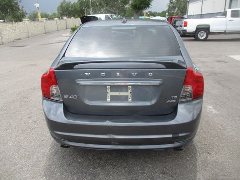 Used 2010 Volvo S40 T5 R-Design image 7