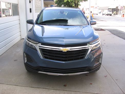 Used 2024 Chevrolet Equinox LT image 2
