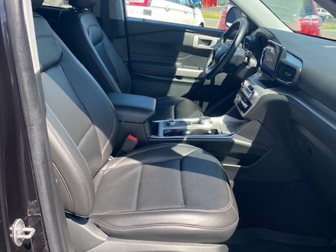 Used 2024 Ford Explorer 4WD XLT image 14