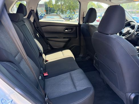 Used 2024 Nissan Rogue AWD SV image 20