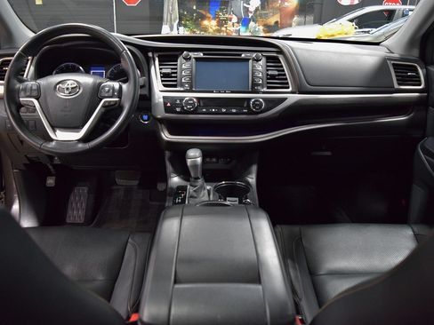Used 2017 Toyota Highlander Limited image 26