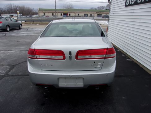 Used 2011 Lincoln MKZ image 3