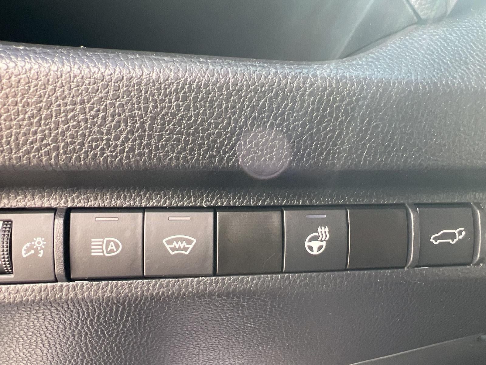 Used 2024 Toyota RAV4 XLE AWD/4WD image 22