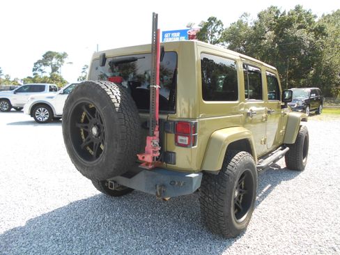 Used 2013 Jeep Wrangler 4WD Unlimited Sahara image 5
