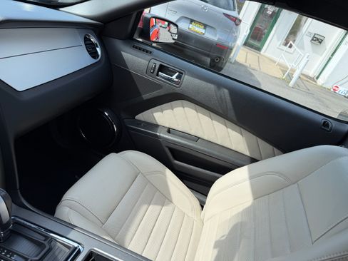 Used 2014 Ford Mustang RWD image 10