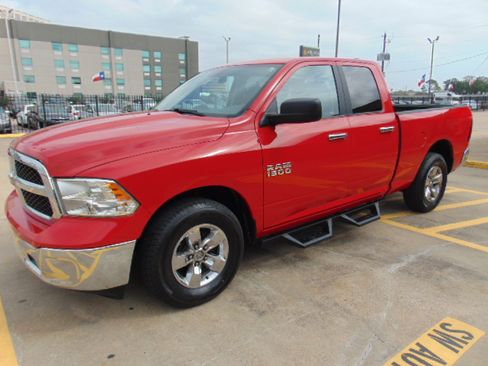 Used 2017 RAM 1500 SLT image 4