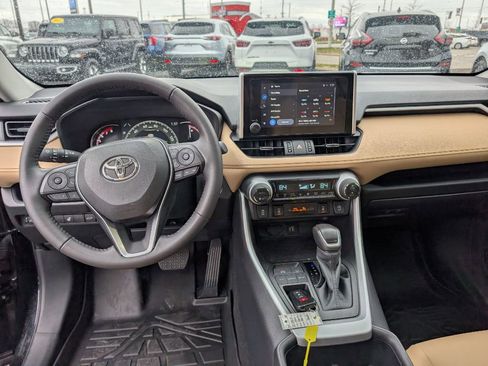 Used 2025 Toyota RAV4 XLE Premium image 8