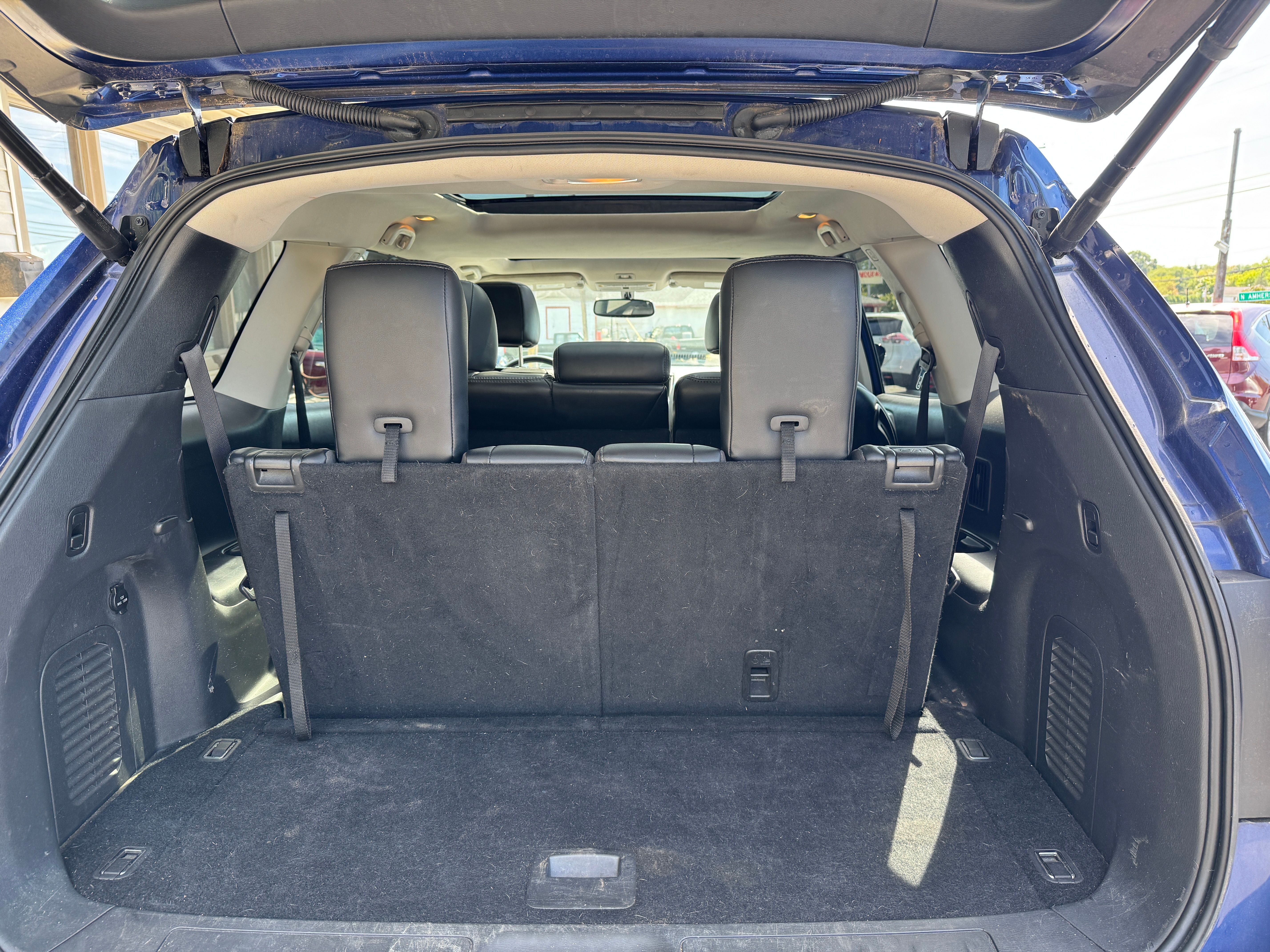 Used 2017 Nissan Pathfinder 4WD SL w/ Premium Package image 16