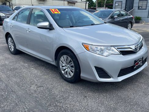 Used 2014 Toyota Camry LE image 6