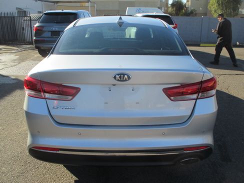 Used 2018 Kia Optima LX image 10