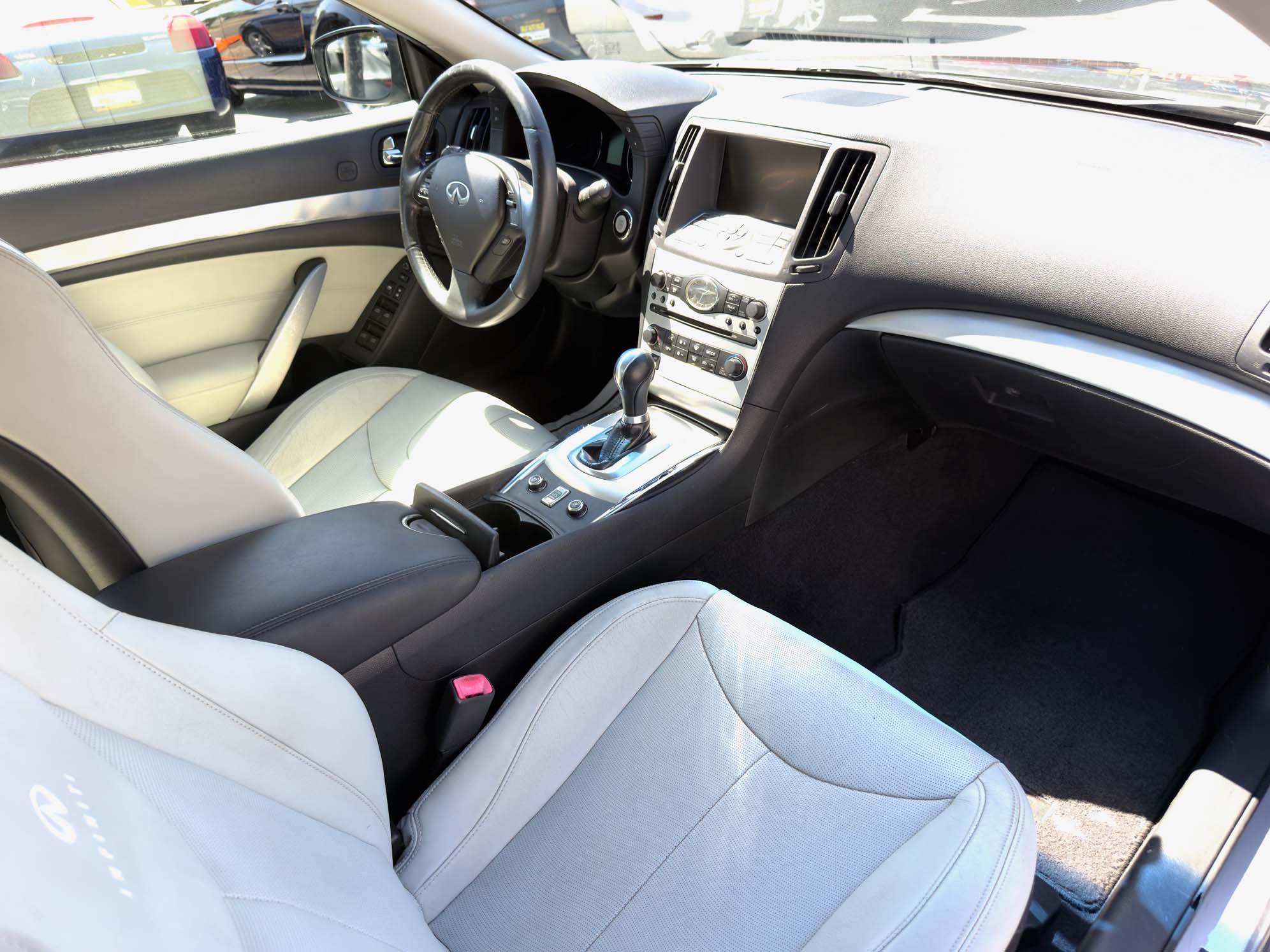 Used 2014 INFINITI Q60 Convertible RWD image 19