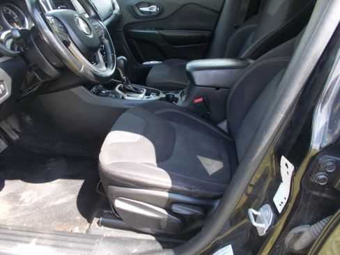 Used 2016 Jeep Cherokee 4WD Latitude image 8