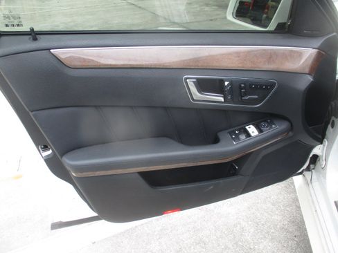Used 2013 Mercedes-Benz E 350 4MATIC Sedan image 19