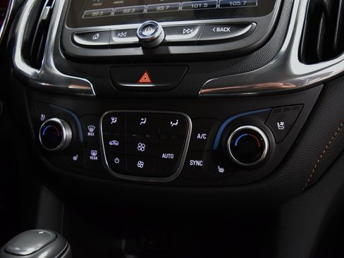 Used 2018 Chevrolet Equinox Premier image 27