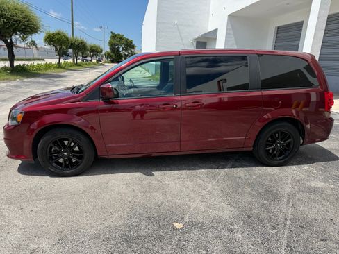Used 2019 Dodge Grand Caravan GT FWD image 2