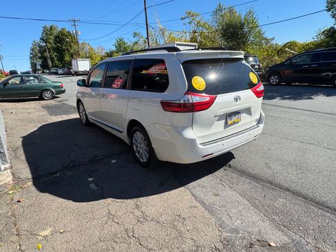 Used 2017 Toyota Sienna image 3