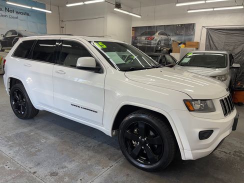Used 2015 Jeep Grand Cherokee Altitude image 1