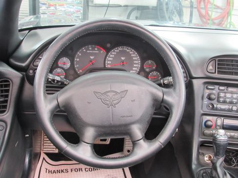 Used 2004 Chevrolet Corvette image 19