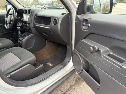 Used 2014 Jeep Patriot Sport image 8