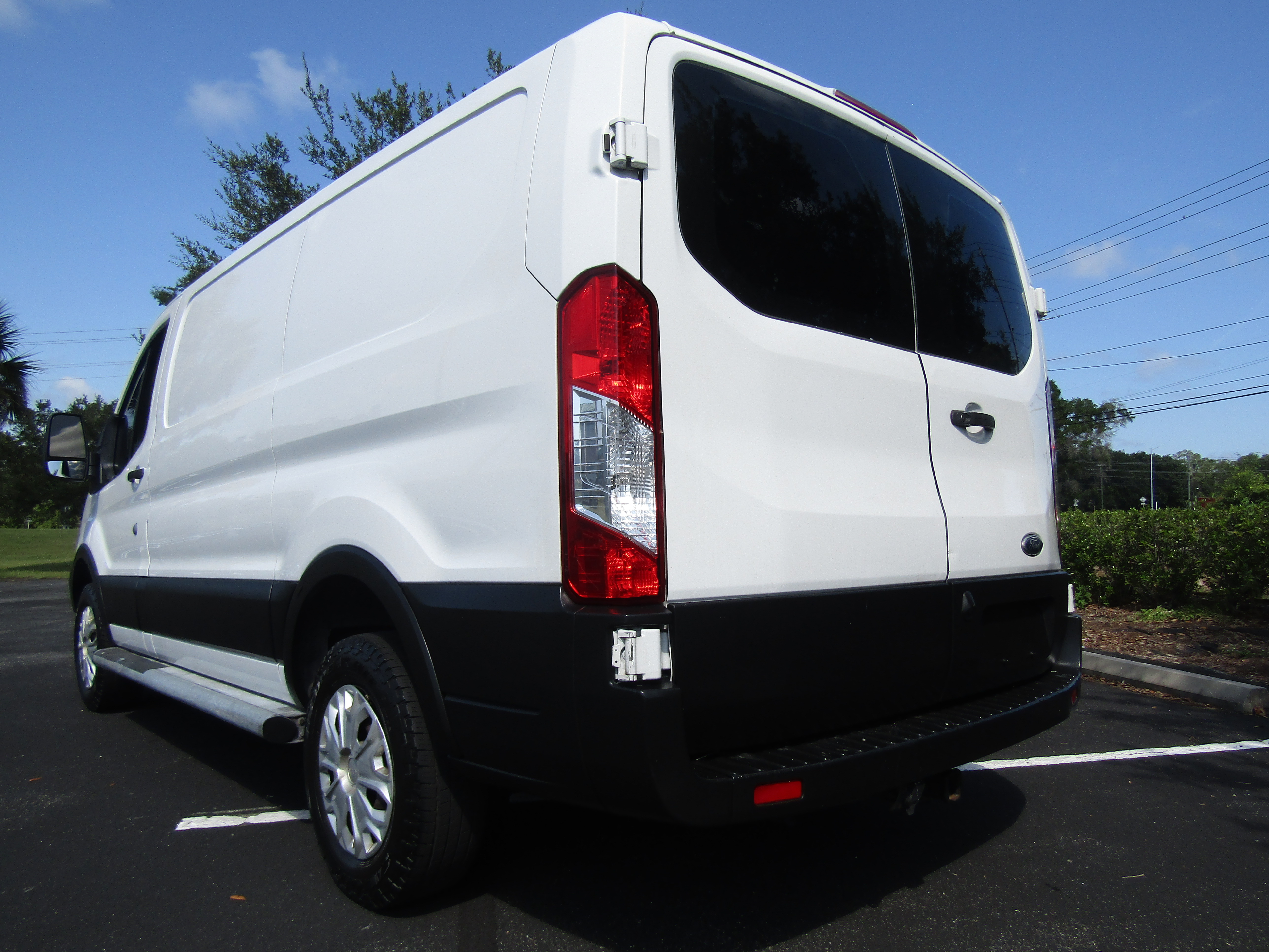 Used 2019 Ford Transit 250 130 Low Roof RWD image 3