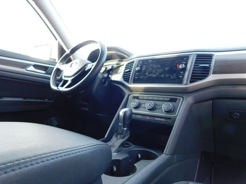 Used 2019 Volkswagen Atlas SE image 3