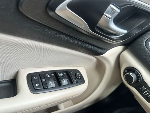 Used 2016 Chrysler 200 Limited image 13