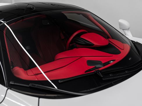Used 2024 McLaren 750S UNAVAIL RWD image 10