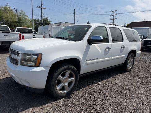 Used 2008 Chevrolet Suburban image 1