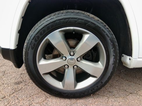 Used 2014 Jeep Grand Cherokee Overland image 19