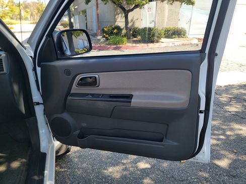 Used 2005 Chevrolet Colorado 2WD Crew Cab LS image 22