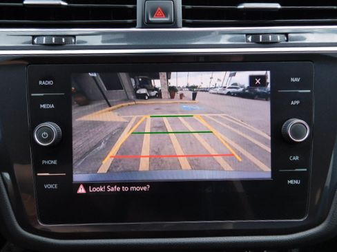 Used 2021 Volkswagen Tiguan SEL image 18