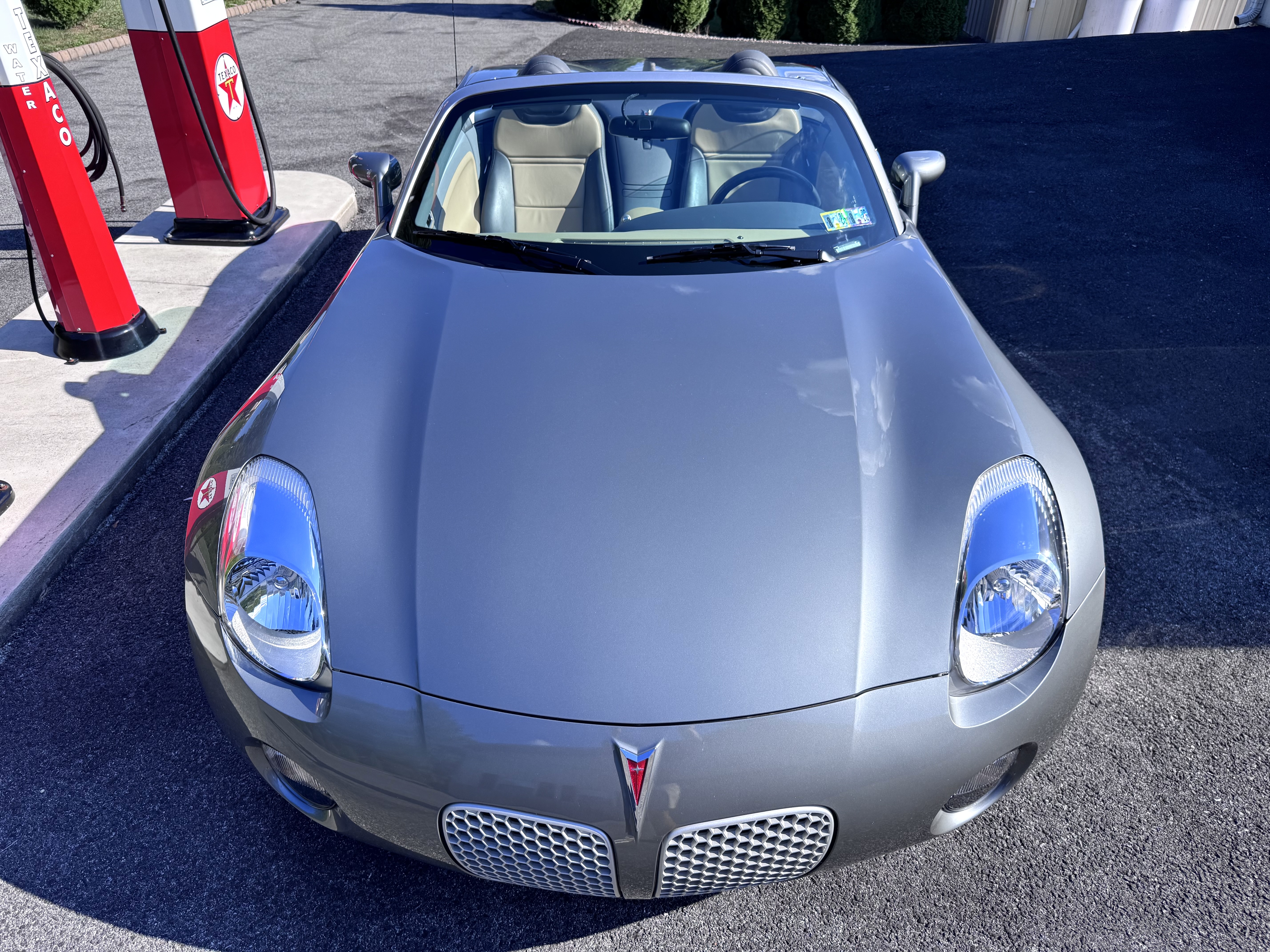 Used 2006 Pontiac Solstice RWD image 2